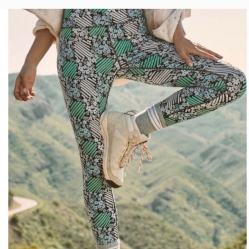 Free People Movement Lose Control Wrap Leggings (Daisy Check Print)-S